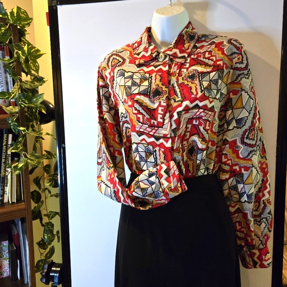 Classic Collection Woman's Abstract Print Blouse, Long Sleeve, Size 12 - Picture 3 of 11